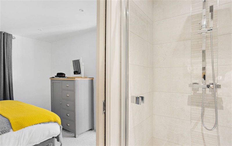 Bedroom (photo 2) at