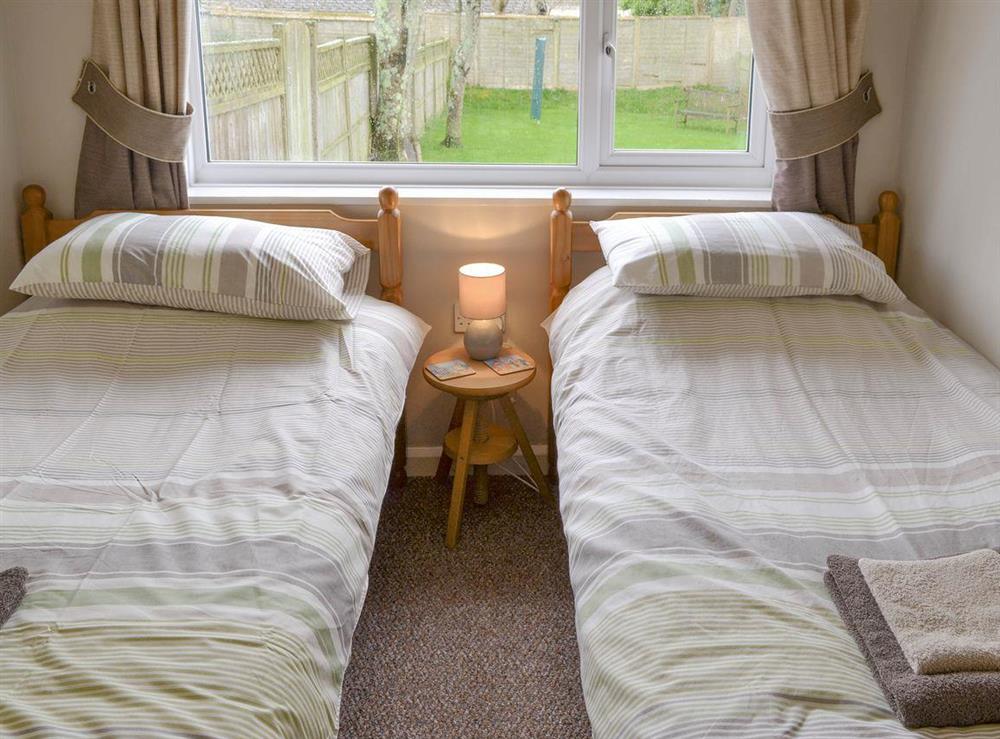 Good-sized twin bedroom at Evelyn in Port Isaac, Cornwall
