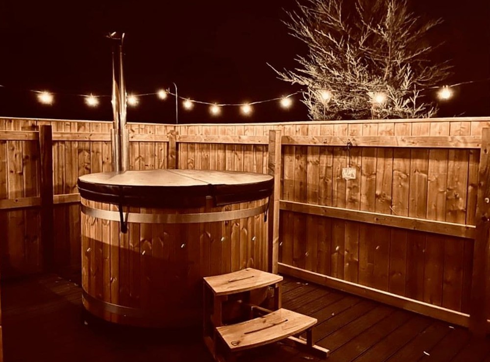 Hot tub at Evergreen Lodge at Kingfisher Lakes in Brandesburton, North Humberside