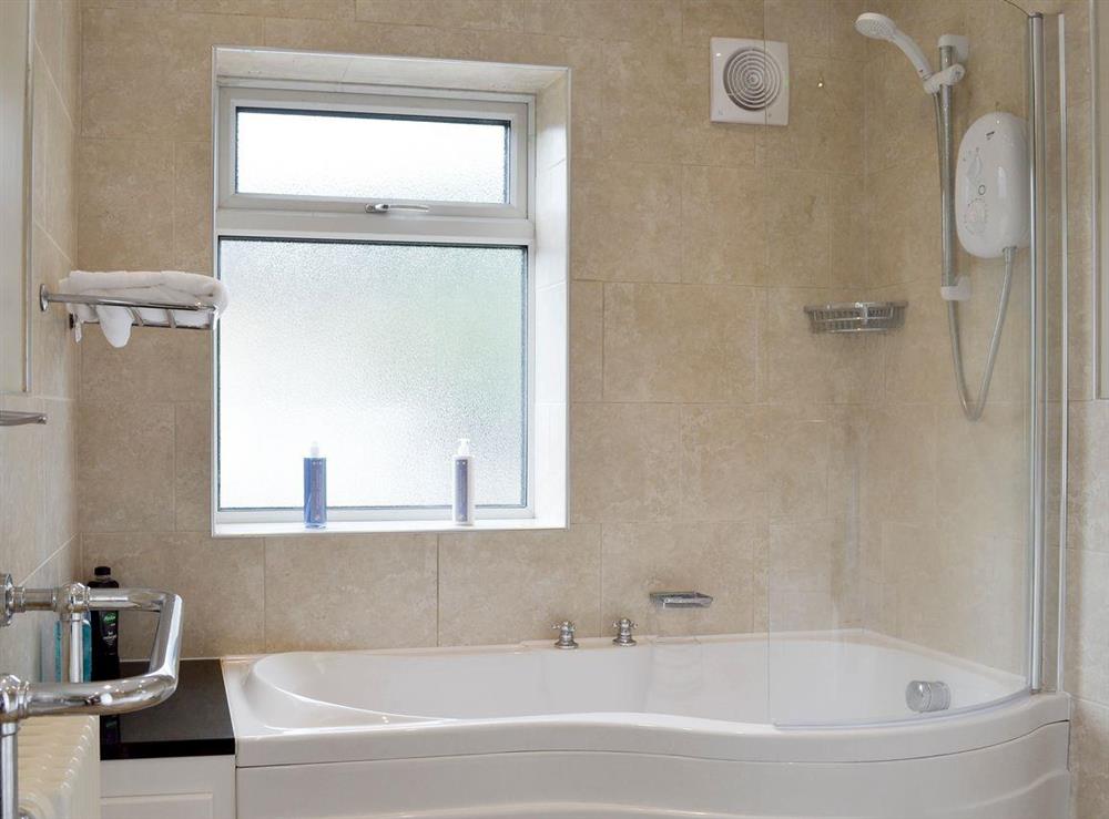 Family bathroom with shower over bath at Everton in Bakewell, Derbyshire