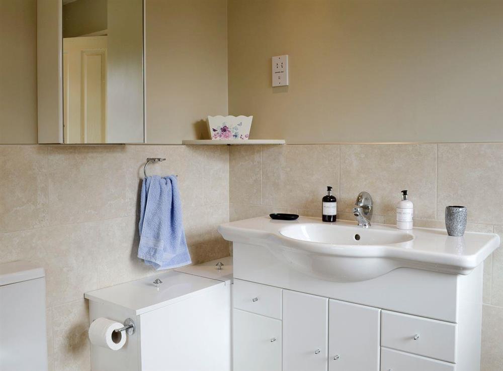 Family bathroom at Everton in Bakewell, Derbyshire
