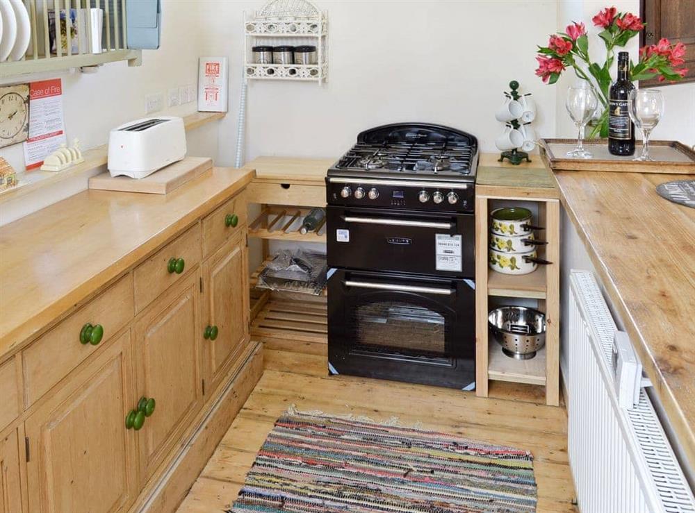 Open plan living/dining room/kitchen (photo 5) at Evie Rose Cottage in Elsenham, near Bishop’s Stortford, Essex