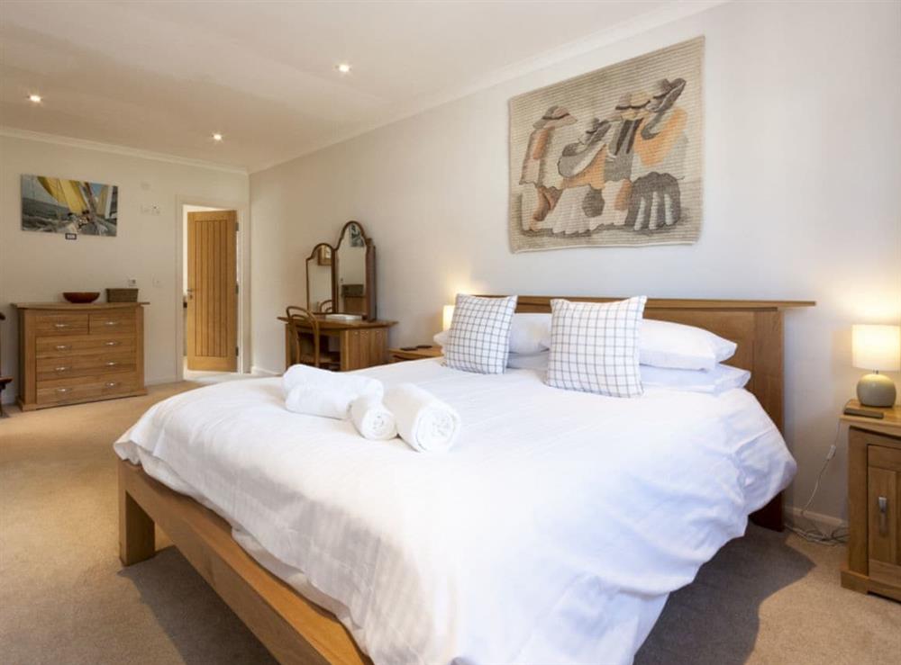 Double bedroom with en-suite at Eydon in Salcombe, Devon