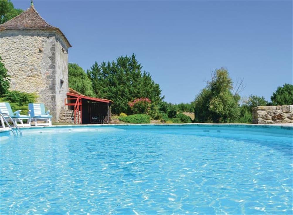 Swimming pool (photo 6) at Eymet in , France