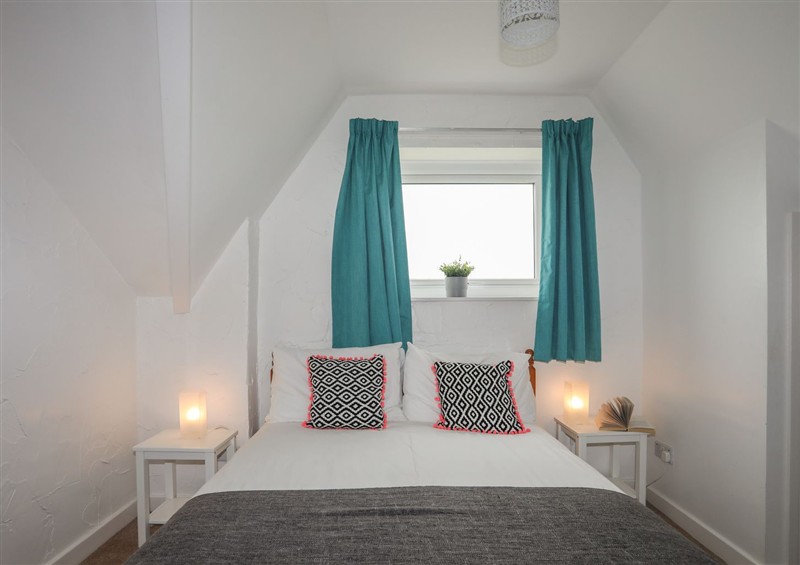 One of the bedrooms at Fadrun - 3 Tyn Don, Llanengan near Abersoch