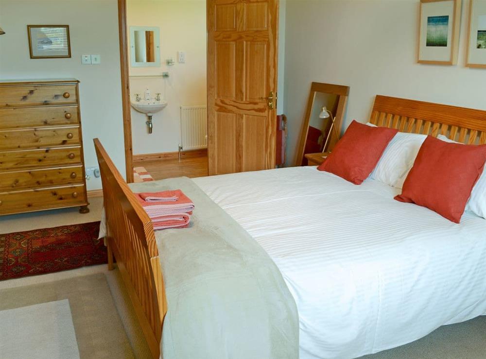 Relaxing double bedroom with en-suite (photo 2) at Fairfield in Ackergill, near Wick, Caithness
