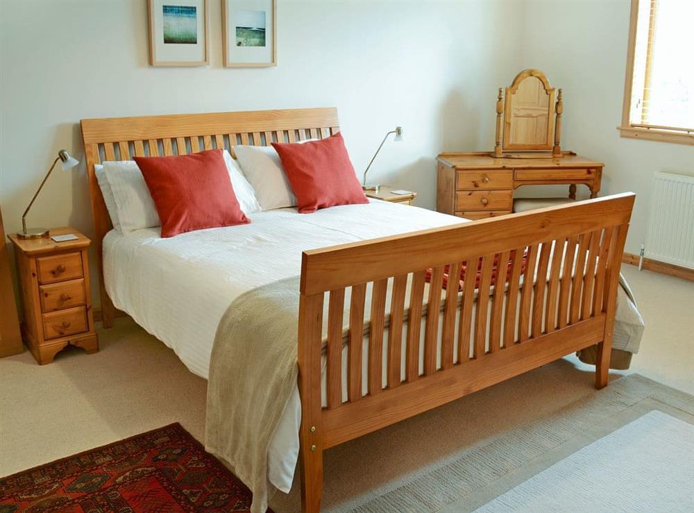 Relaxing double bedroom with en-suite at Fairfield in Ackergill, near Wick, Caithness