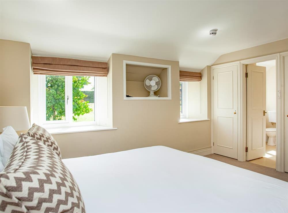 Double bedroom (photo 10) at Fairways East in Chittlehamholt, near Umberleigh, Devon