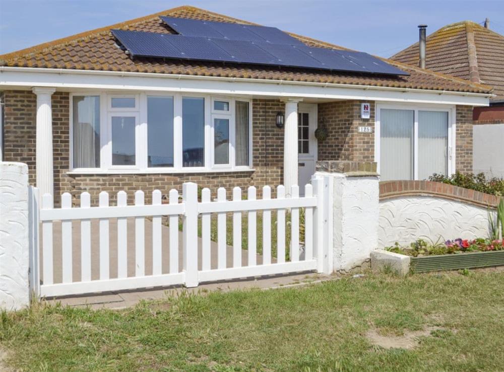 Attractive holiday home at Fairwind in Peacehaven, East Sussex