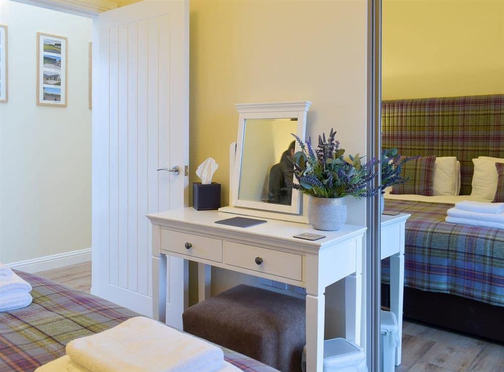 Double bedroom (photo 4) at Falcon Cottage in Linlithgow, near Glasgow, West Lothian