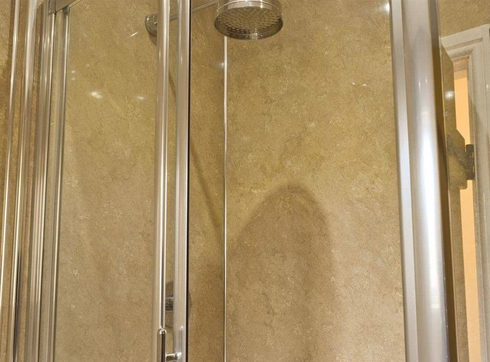 Separate shower cubicle in en-suite