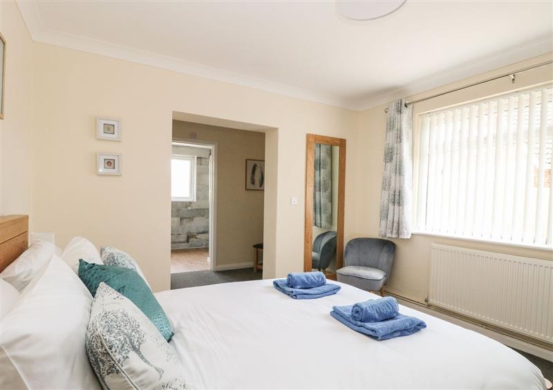 One of the 4 bedrooms (photo 2) at Fallowfield, Winterton-On-Sea