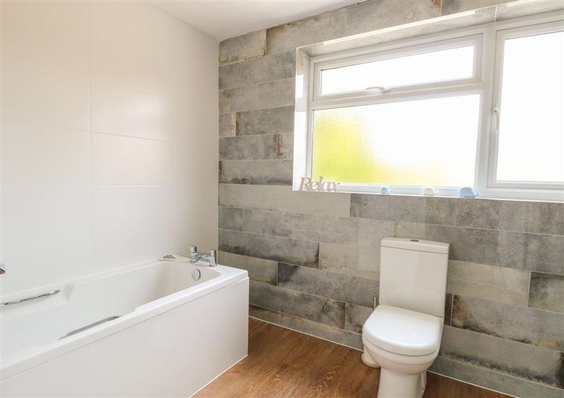 The bathroom (photo 3) at Fallowfield, Winterton-On-Sea