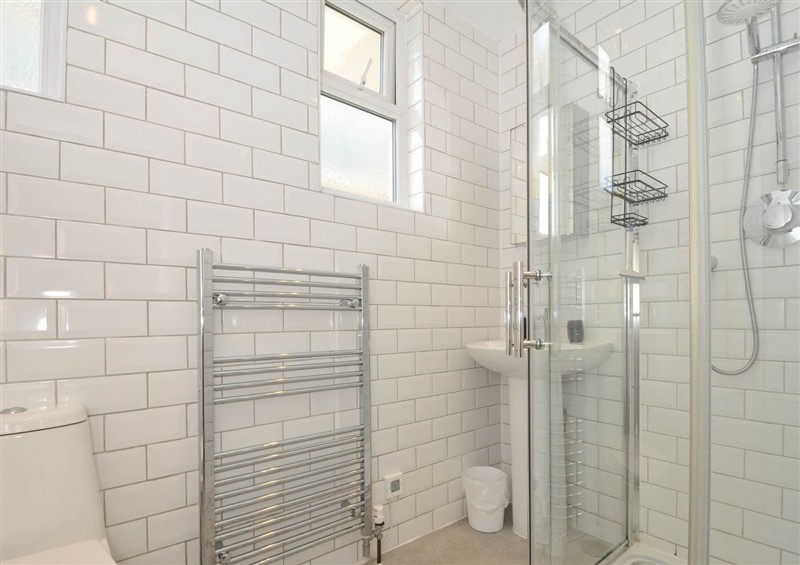 The bathroom at Falmouth Bay 1, Falmouth