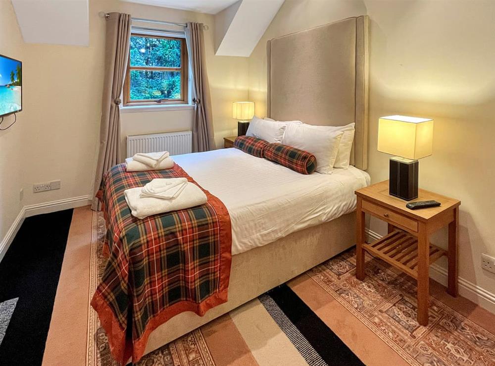 Double bedroom (photo 2) at Family Lodge No. 1 in Pitlochry, Perthshire