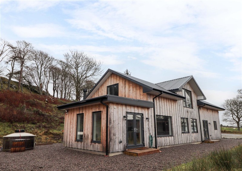 This is the setting of Faodail House at Faodail House, Kingsburgh near Uig