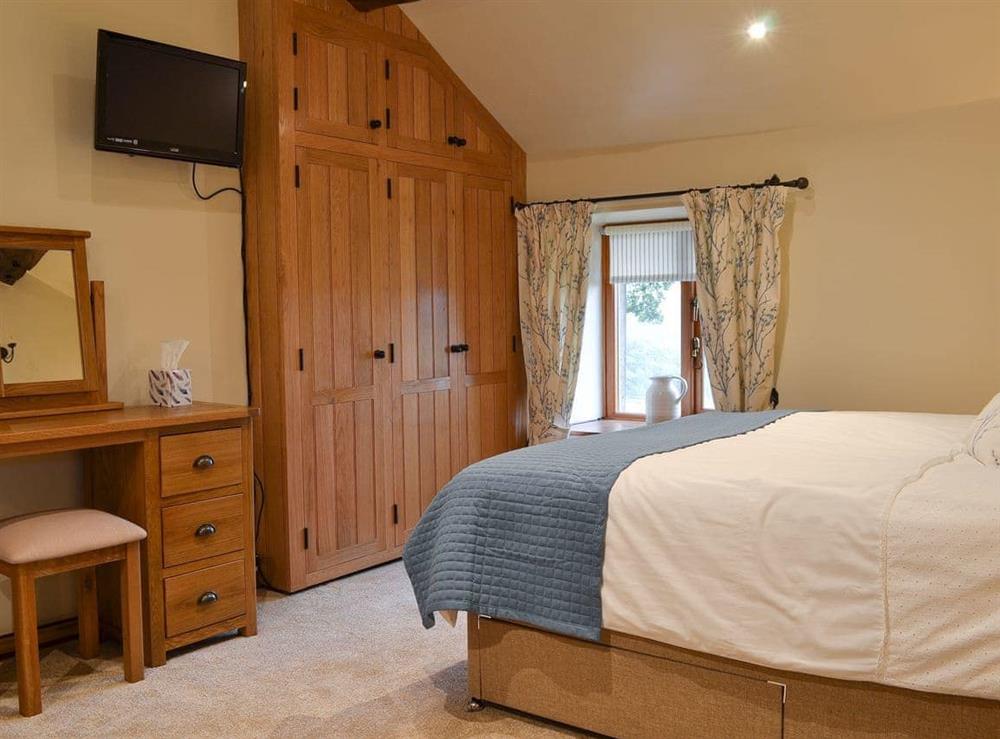 Double bedroom with en-suite (photo 2) at Far Barsey Cottage in Barkisland, Halifax, near Holmfirth, West Yorkshire