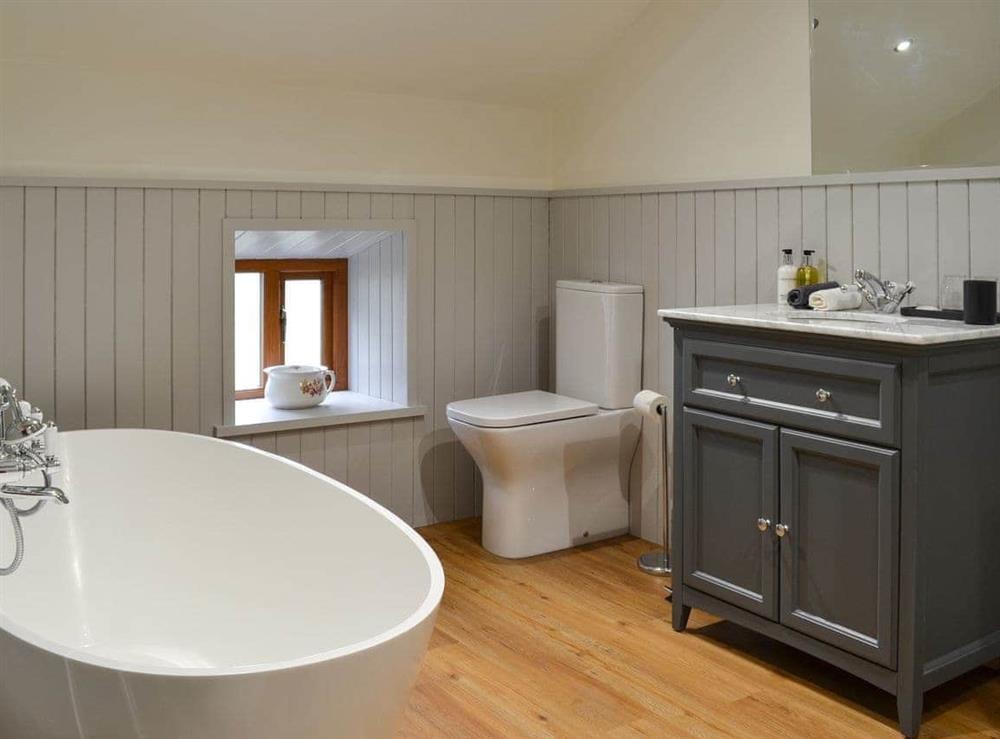 En-suite bathroom with shower at Far Barsey Cottage in Barkisland, Halifax, near Holmfirth, West Yorkshire