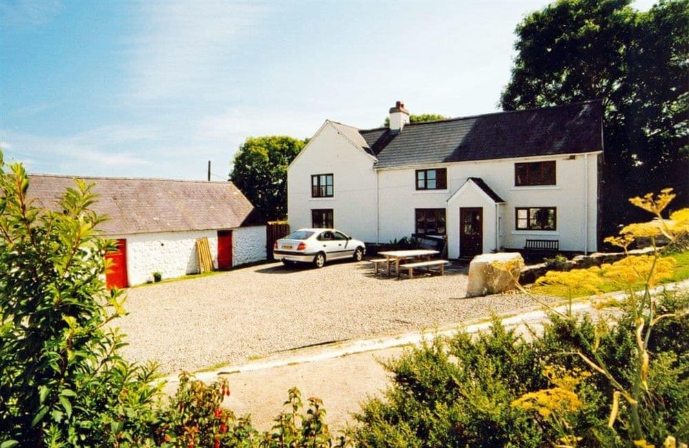 The setting of Farmhouse near Newgale (photo 2) at Farmhouse near Newgale in Near Newgale, Pembrokeshire, Dyfed