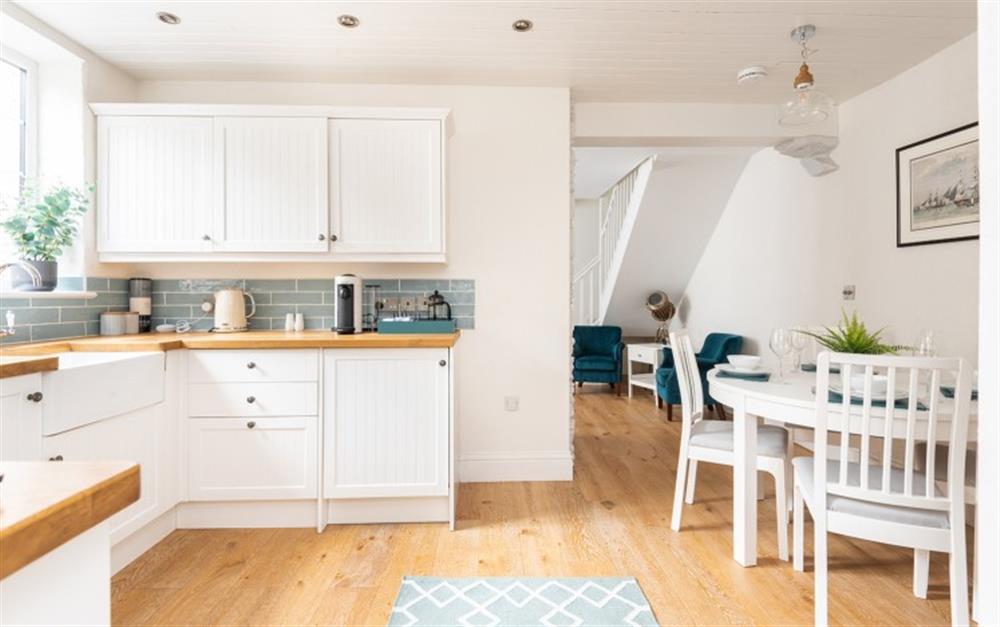 Modern kitchen with open-plan dining area at Farriers Cottage, Chipton Barton in Dittisham