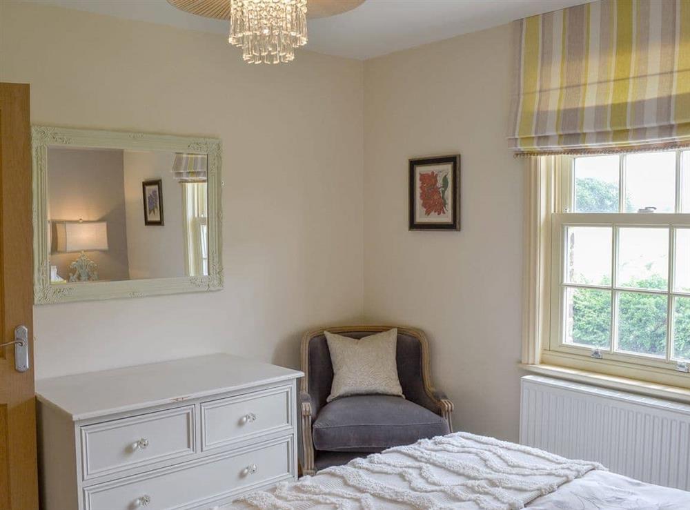 Light and airy double bedroom at Farrington House in Nafferton, near Driffield, North Humberside