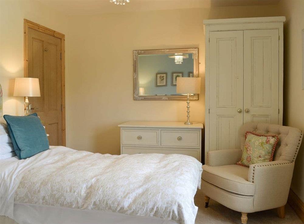Twin bedroom (photo 2) at Farrington House in Nafferton, near Driffield, North Humberside