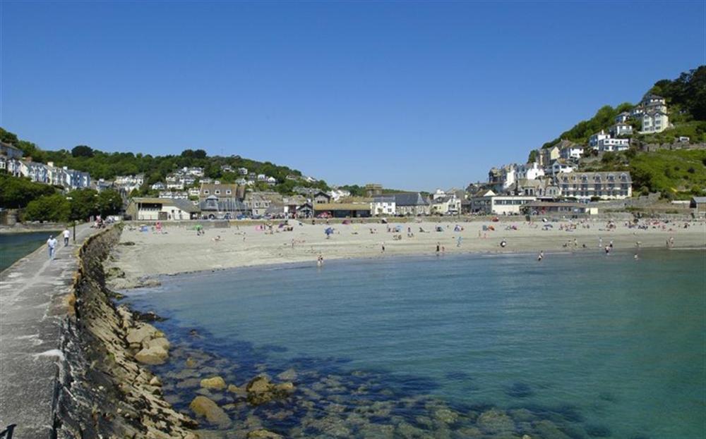 The sandy East Looe beach nearby at Farthing Cottage in Polperro