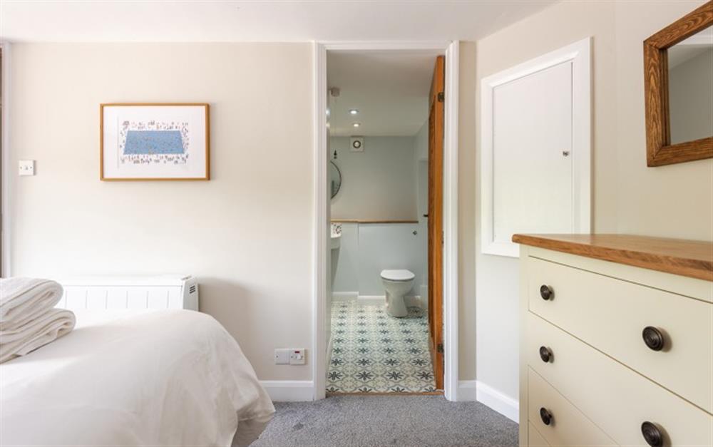Ground floor double with en suite shower room  at Farthingfield in South Pool