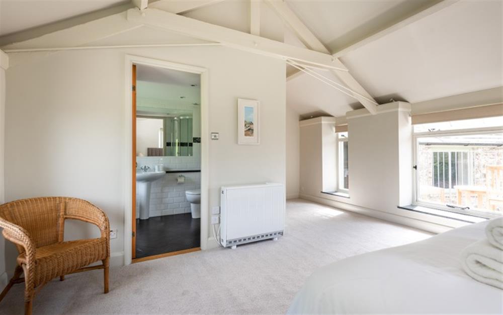 Spacious master bedroom at Farthingfield in South Pool