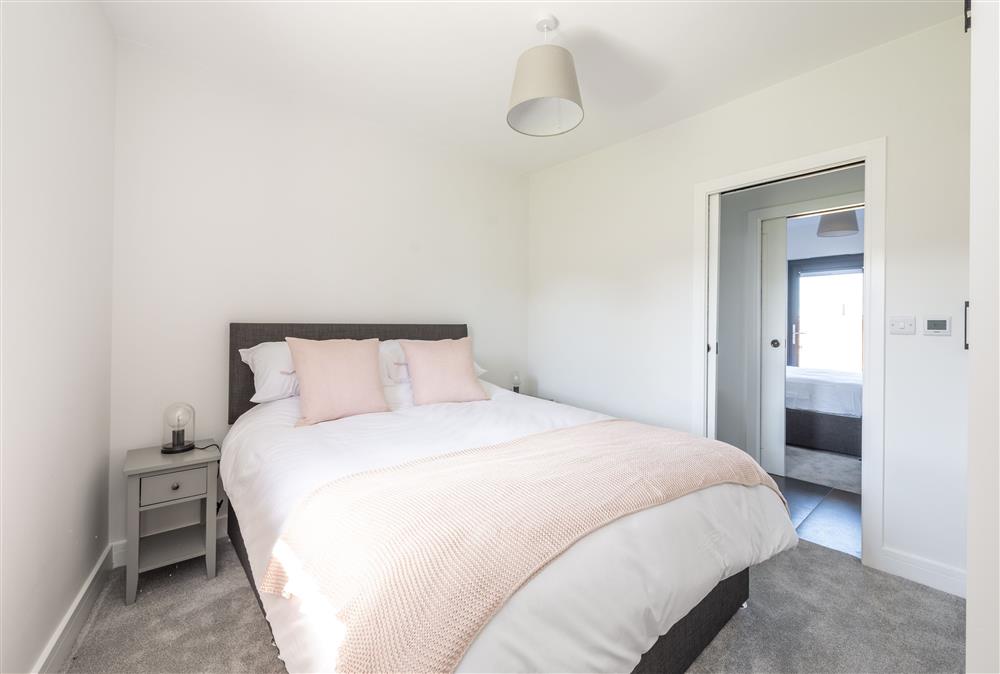 Bedroom two with a 5ft king-size bed and en-suite shower room at Fern, Ansty, Dorchester