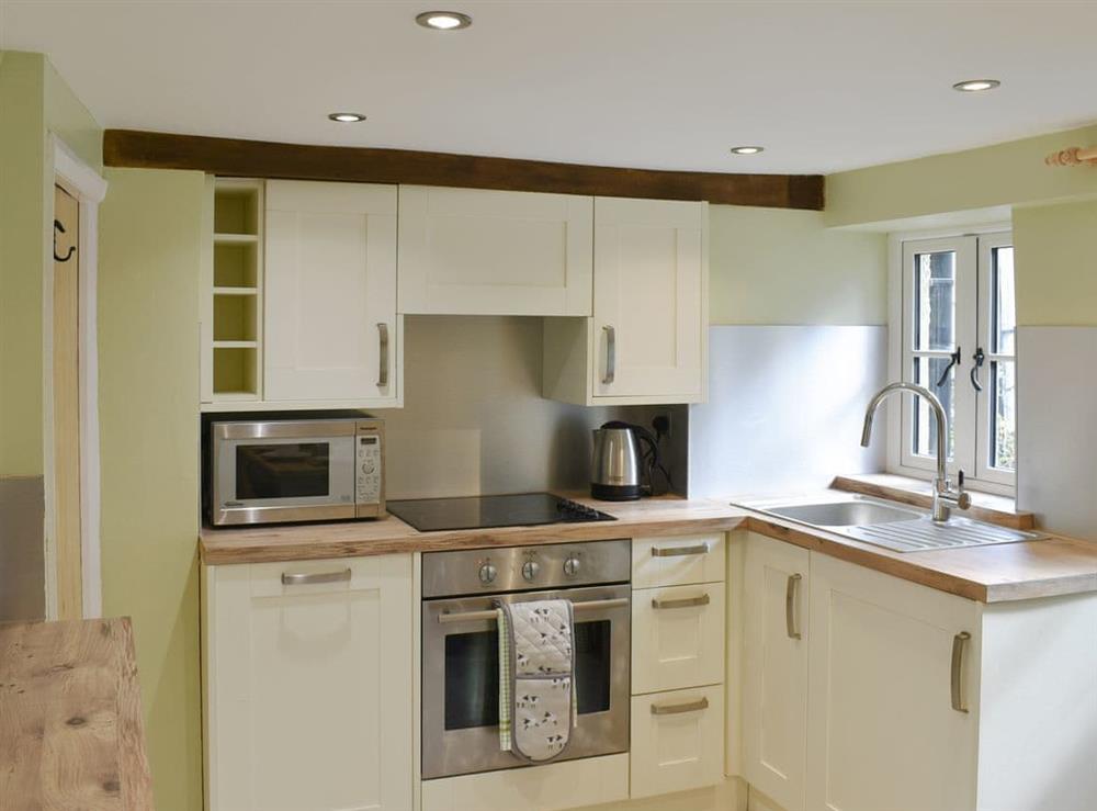 Well equipped kitchen/ dining room (photo 2) at Fern Cottage in Bradwell, Derbyshire