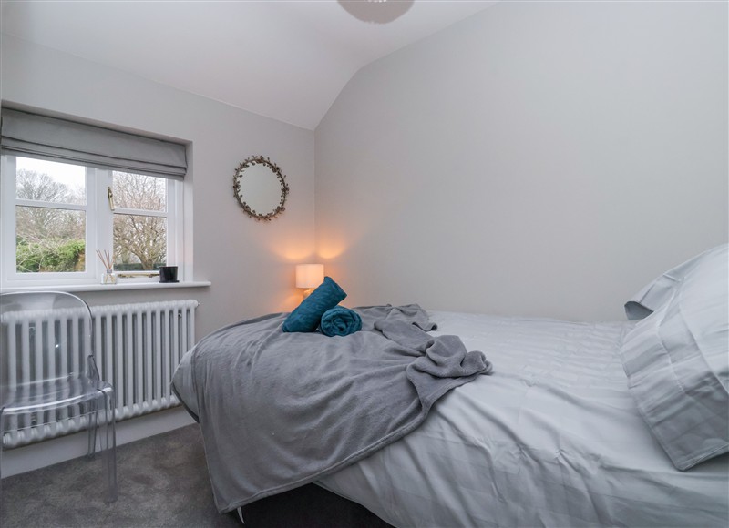 A bedroom in Fern Cottage (photo 2) at Fern Cottage, North Dalton near Great Driffield