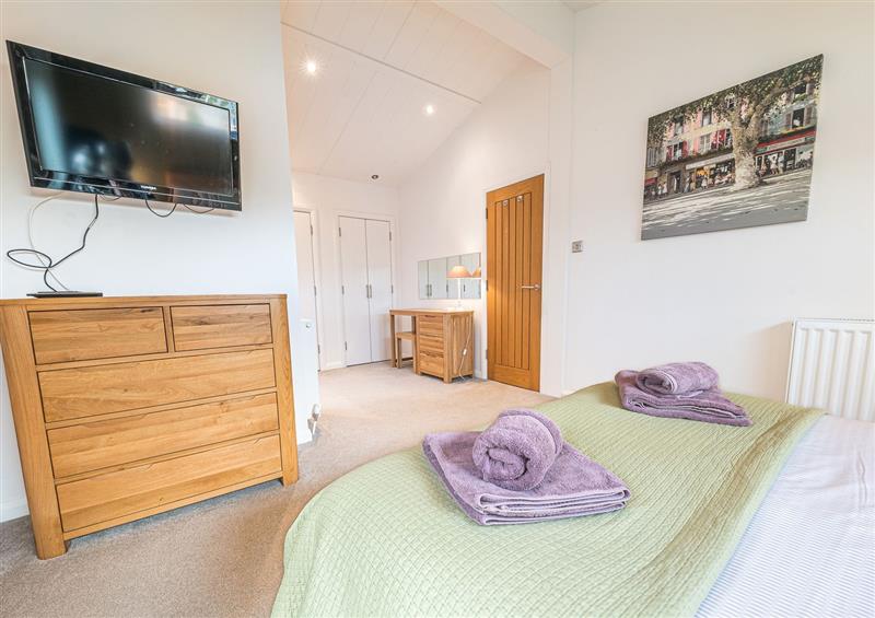 A bedroom in Fern Lodge at Fern Lodge, Allithwaite near Cartmel