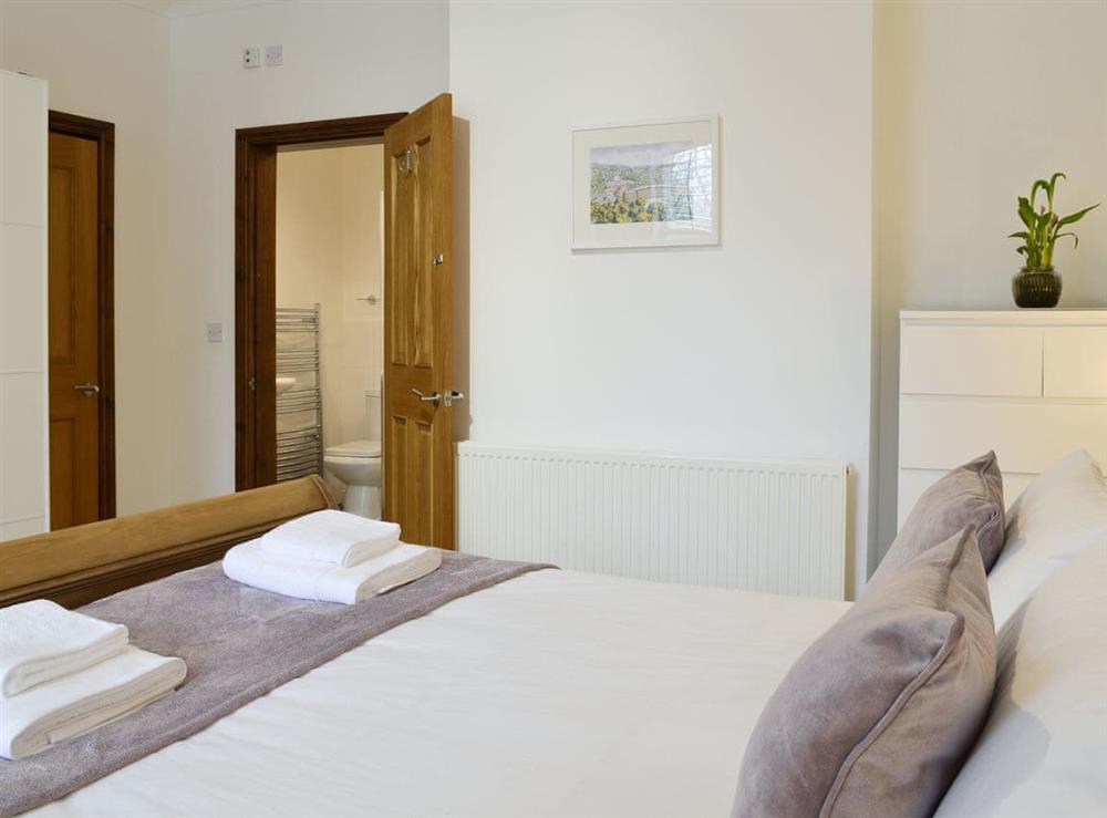 Light and airy super kingsize bedroom with en-suite shower room at Fern Spree in Buxton, Derbyshire