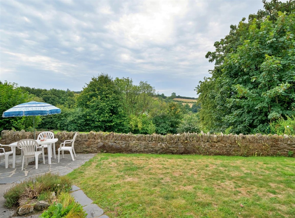 Sitting-out-area at Fern View in South Brent, Devon