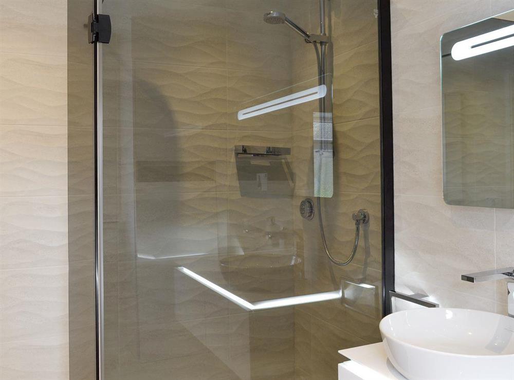 Modern en-suite shower room at Fernhill Cottage in Oxenhope, near Haworth, West Yorkshire