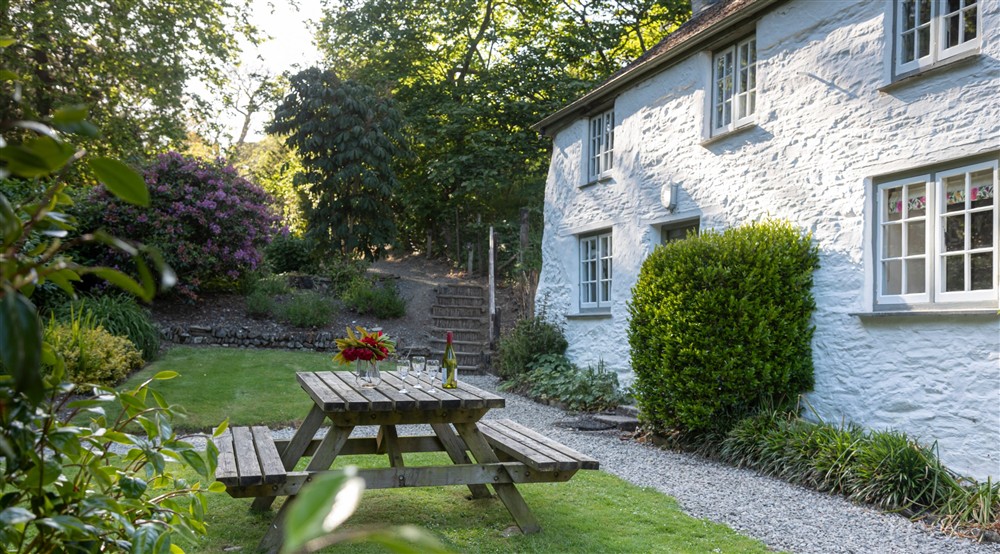 Outdoor seating area (photo 2) at Ferris's Cottage in Truro, Cornwall
