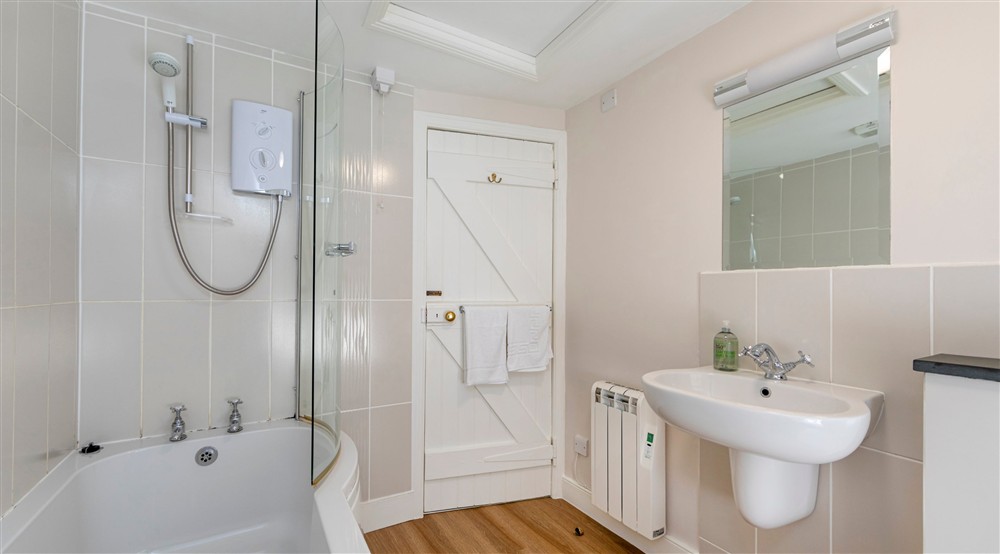 The bathroom at Ferris's Cottage in Truro, Cornwall