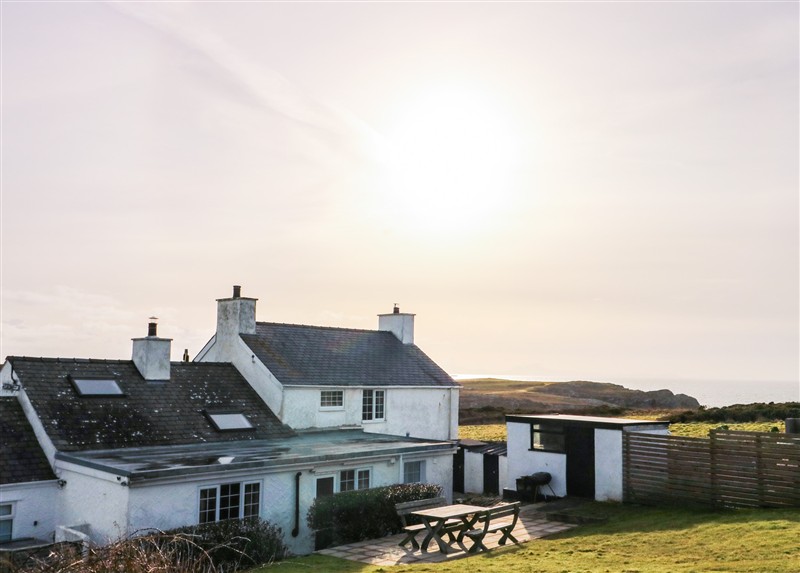 The setting of Fferm Porthdafarch South Farm House