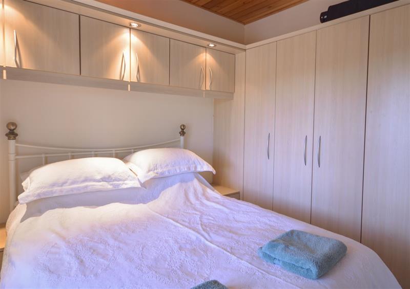 A bedroom in Ffrwd Lodge at Ffrwd Lodge, Rhosneigr