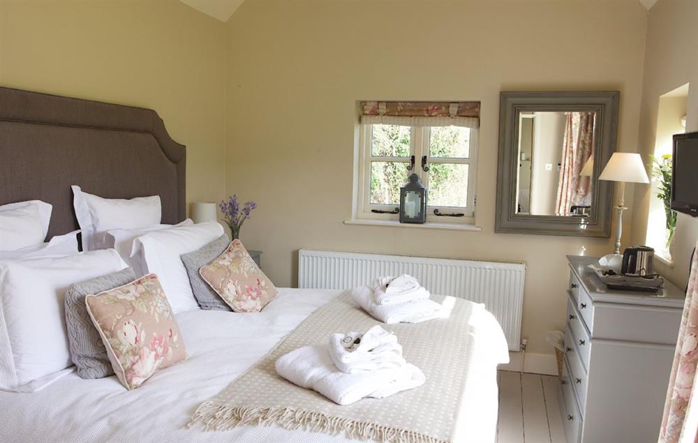 Double bedroom with 6’ zip and link bed which can convert to single beds upon request at Field Cottage and Garden Room, Elmley Castle, Pershore