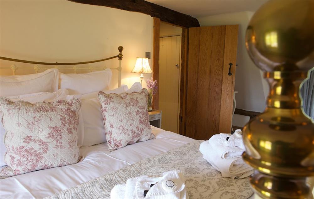 First floor double bedroom with 5’ bed (photo 2) at Field Cottage and Garden Room, Elmley Castle, Pershore