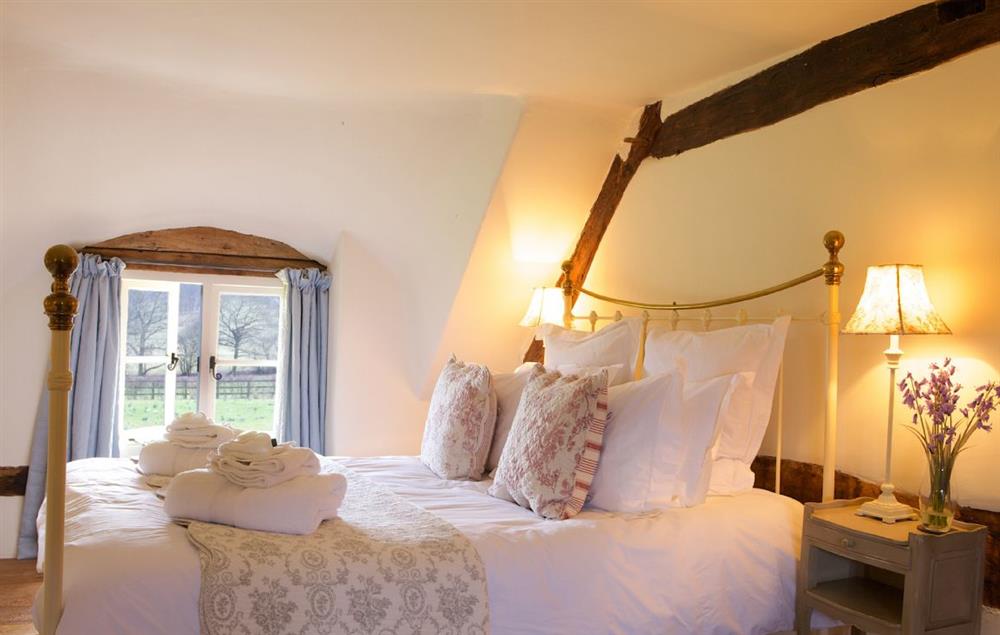 First floor double bedroom with 5’ bed at Field Cottage and Garden Room, Elmley Castle, Pershore
