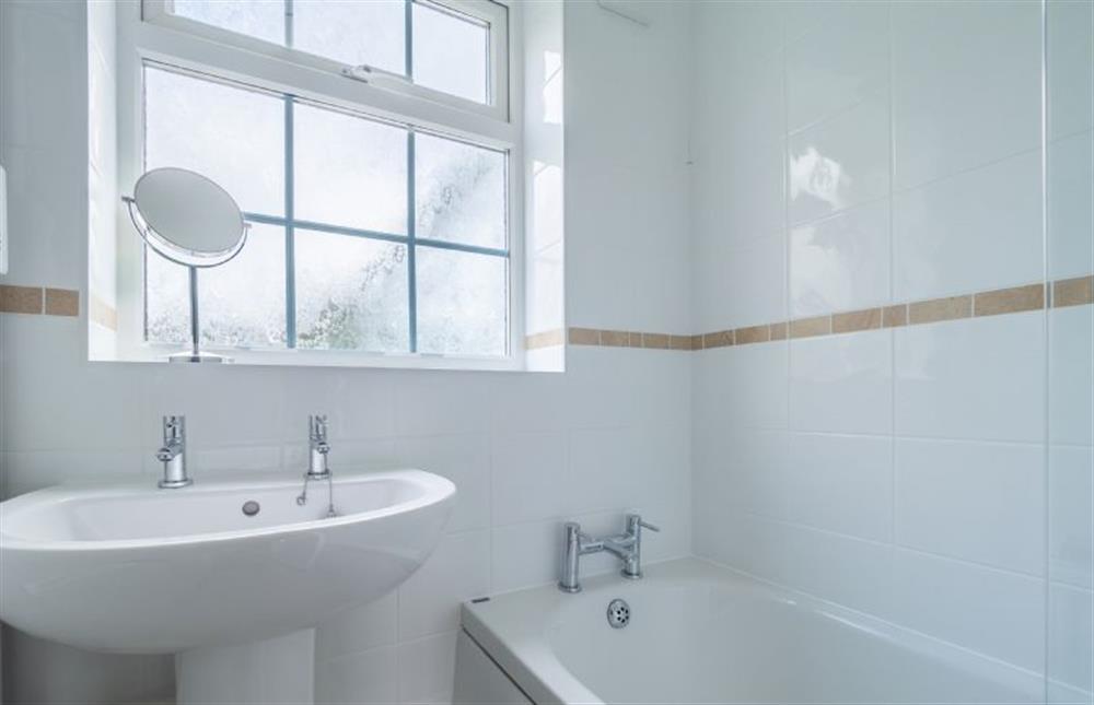 Family bathroom with bath and wash basin at Field End, Westleton