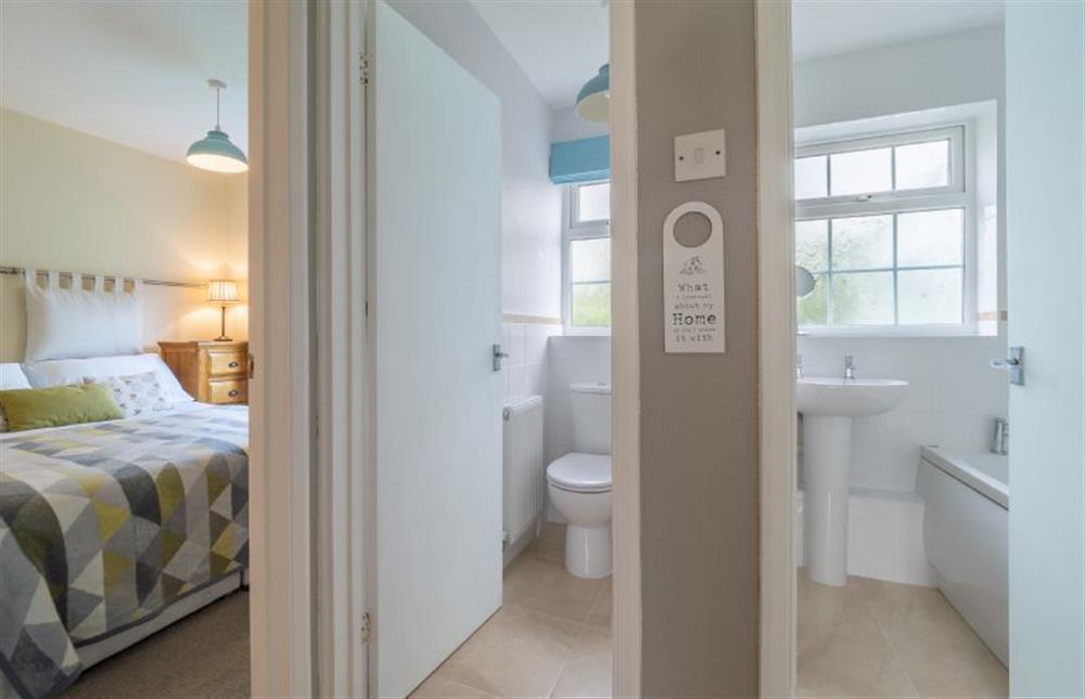 Family bathroom with separate WC at Field End, Westleton