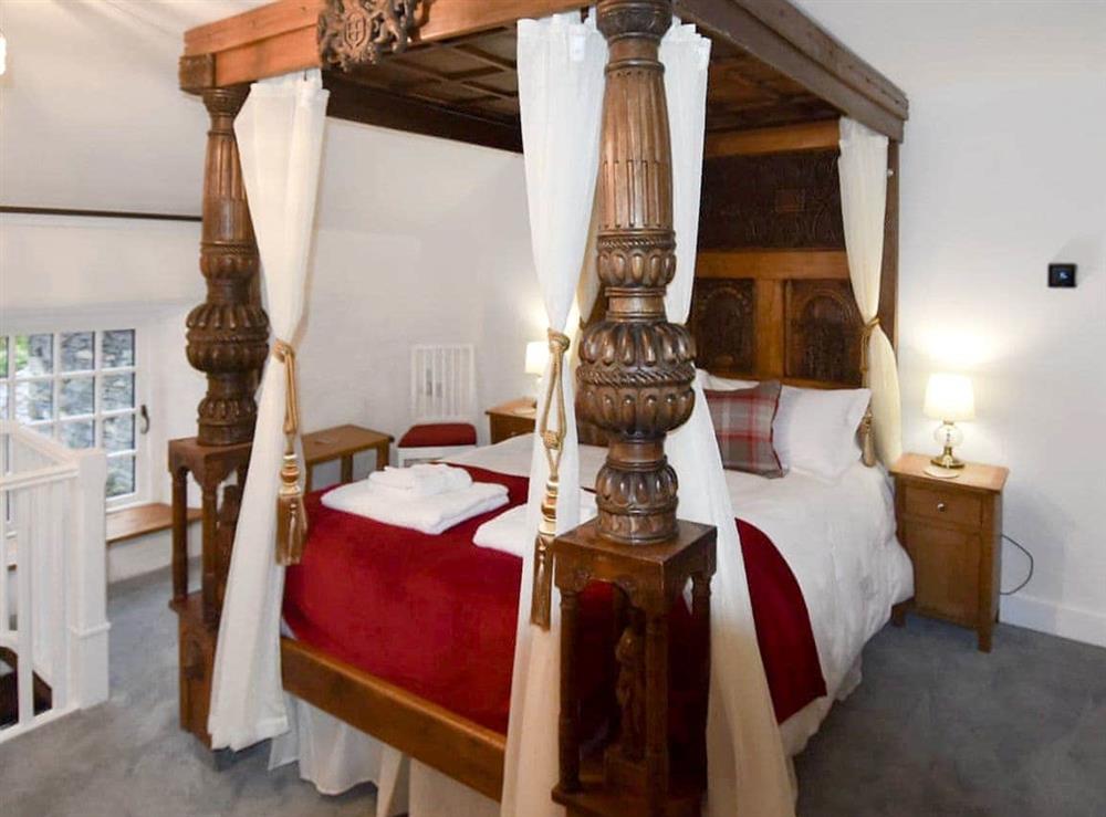 Relaxing four poster bedroom at Field House Cottage, 