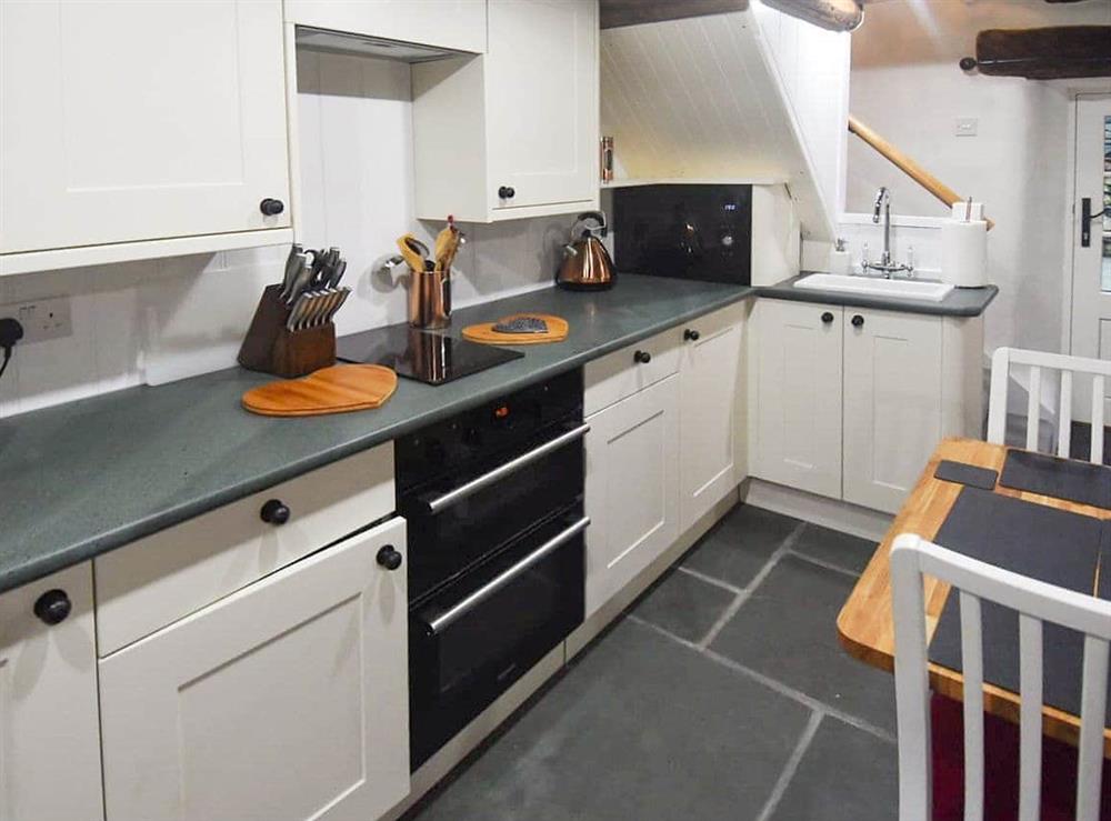 Well equipped kitchen at Field House Cottage, 
