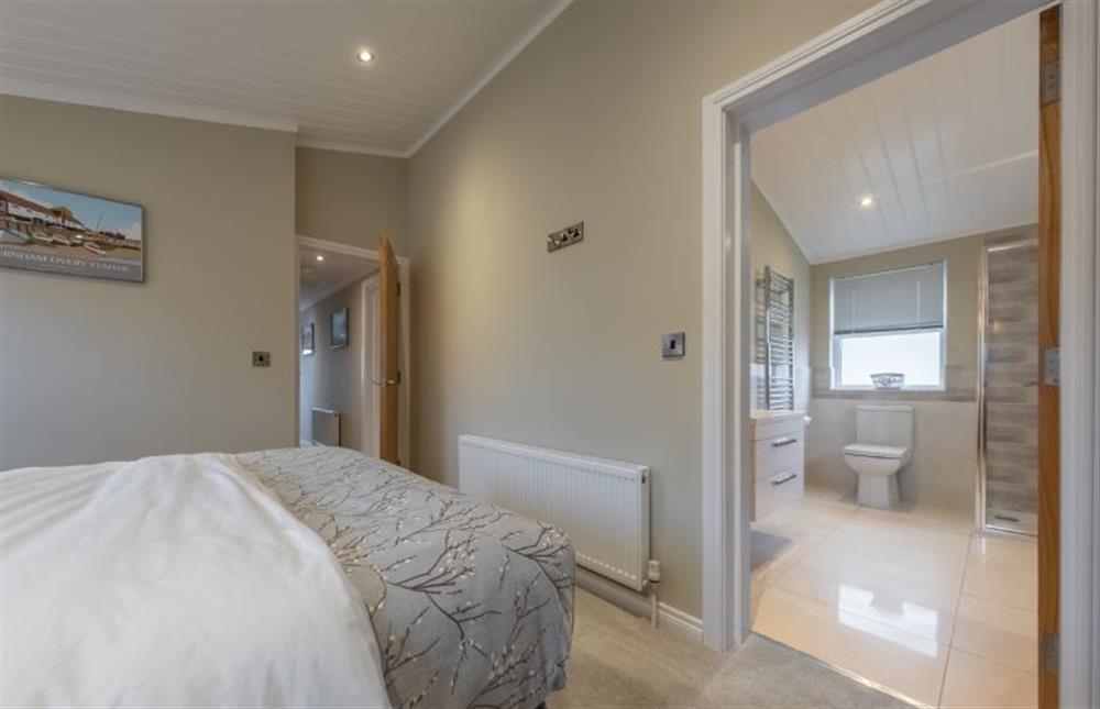 Ground floor: Master en-suite with a choice of bath or shower