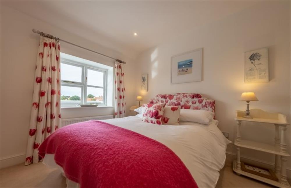 Bedroom three with 5’ king-size bed at Field Piece Cottage, Burnham Market