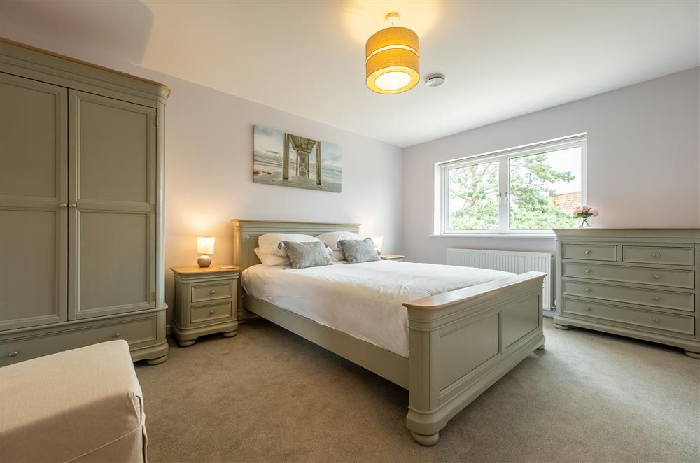 Bedroom three on the first floor with a 5’ king-size bed at Field View, Sedgeford